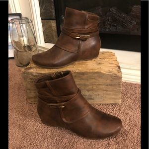 Gently worn Yuu Booties